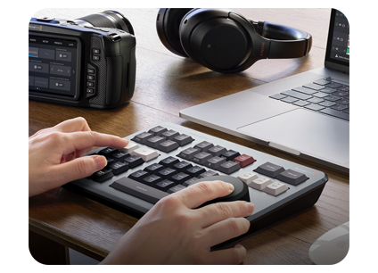 Blackmagicdesign DaVinci Resolve Speed Editor with DaVinci Resolve Studio 17